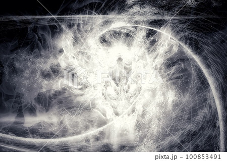 龍の形に渦巻く煙の抽象的な背景 龍の形に渦巻く煙の抽象的な背景 100853491