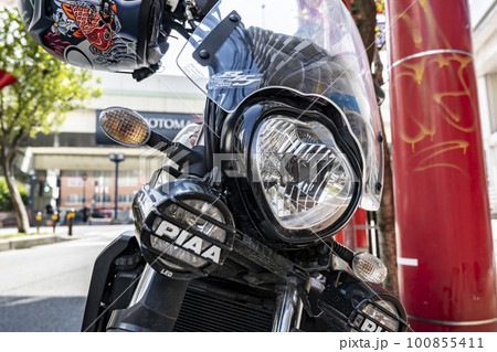 大型アメリカンバイクと横浜中華街 大型アメリカンバイクと横浜中華街 100855411