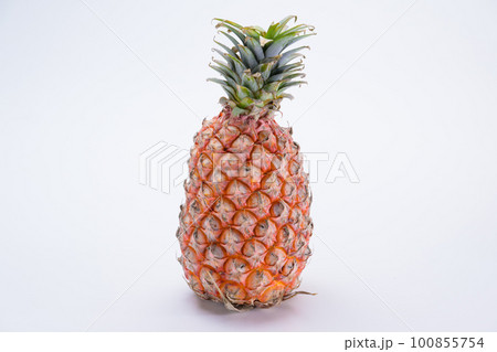 新鮮なパイナップル 100855754