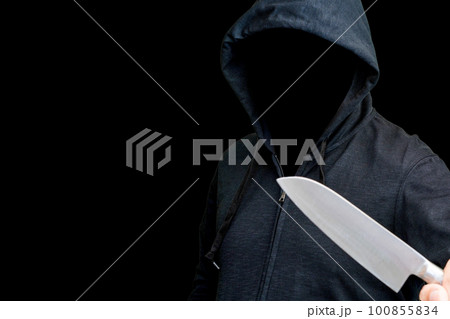 刃物を持つ不審者 100855834