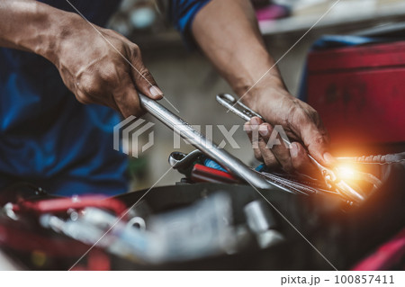 Expert auto mechanic repair and service customer service work on car at garage. automobile car concept 100857411