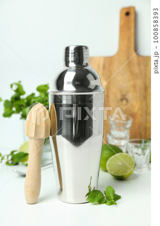 Concept of preparing alcohol drink or cocktail, shaker 100858393