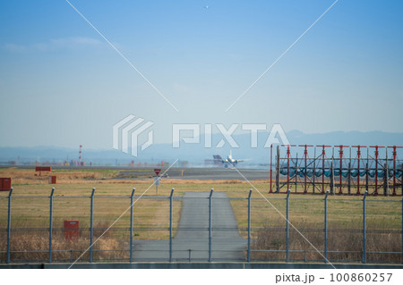 【京浜島緑道公園から見たA滑走路16Rに着陸】 【京浜島緑道公園から見たA滑走路16Rに着陸】 100860257