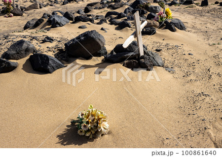 Old cemetery on the beach, Cofete, Fuerteventura 100861640