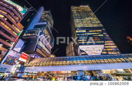 日本の東京都市景観 個人判断から1週間…東京メトロ銀座線渋谷駅やオフィスビル群などを望む=3月20日 日本の東京都市景観 個人判断から1週間…東京メトロ銀座線渋谷駅やオフィスビル群などを望む=3月20日 100862009
