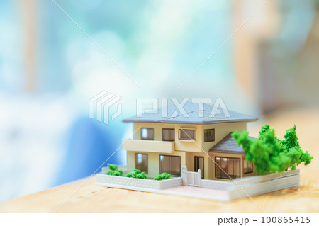 ミニチュアの家 不動産 住宅ローン、家、ミニチュア、物撮り、不動産投資、無人、模型、戸建 ミニチュアの家 不動産 住宅ローン、家、ミニチュア、物撮り、不動産投資、無人、模型、戸建 100865415