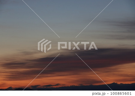 夜明け空のグラデーション・春・230301am 100865601