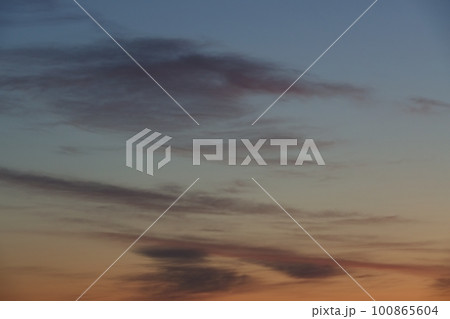 夜明け空のグラデーション・春・230301am 100865604
