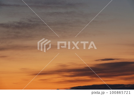 夜明け空の幻想的なグラデーション・春・230301am 100865721