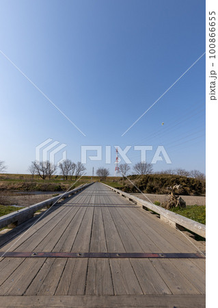 青空の下の沈下橋 青空の下の沈下橋 100866655