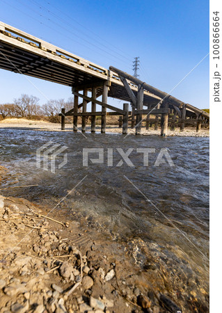 青空の下の沈下橋 青空の下の沈下橋 100866664