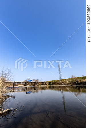 青空の下の沈下橋 青空の下の沈下橋 100866666