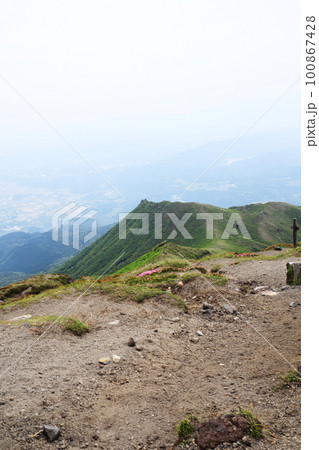 高千穂峰の綺麗な山頂 高千穂峰の綺麗な山頂 100867428