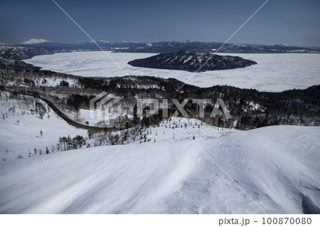 冬の屈斜路湖 冬の屈斜路湖 100870080