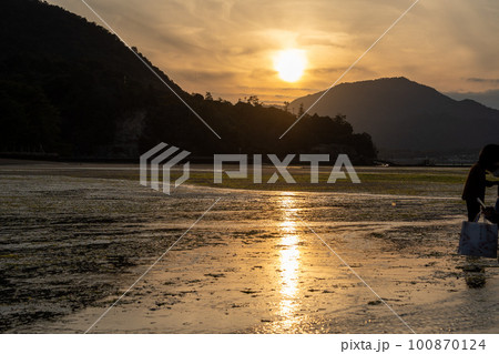 宮島で見た夕焼け 100870124