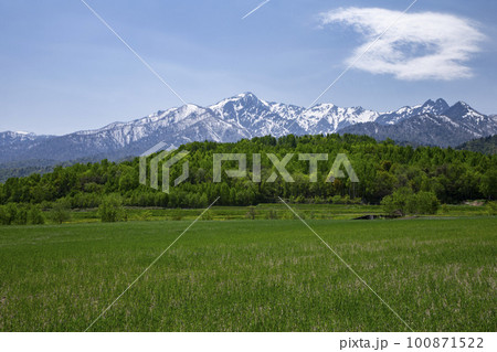 新緑映える春風景 新緑映える春風景 100871522