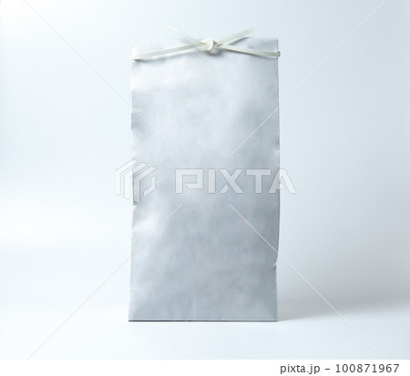 白い紐付きの米袋 100871967