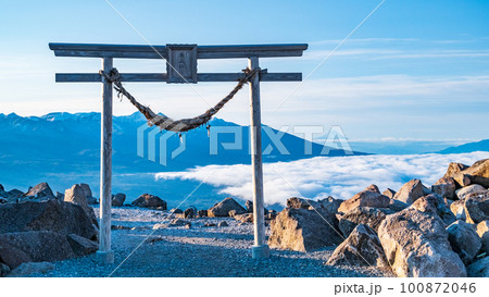 車山の夜明け(車山神社から八ヶ岳・富士山を望む) 車山の夜明け(車山神社から八ヶ岳・富士山を望む) 100872046