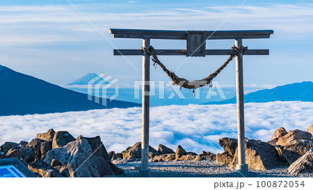 車山の夜明け(車山神社から富士山を望む) 車山の夜明け(車山神社から富士山を望む) 100872054