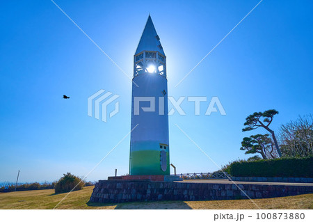 神奈川県三浦市の城ヶ島公園にある安房埼(あわさき)灯台 神奈川県三浦市の城ヶ島公園にある安房埼(あわさき)灯台 100873880
