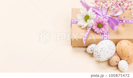 Gift box, Easter eggs and flowers Gift box, Easter eggs and flowers 100875472