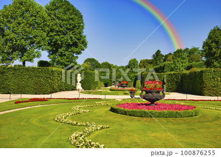 世界遺産・ウイーンの華麗なシェーンブルン宮殿庭園 100876255