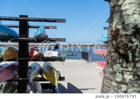 木場潟公園内のカヌー競技場に保管されたカヌー｜カヌーイメージ｜小松イメージ｜石川県小松市 100876795