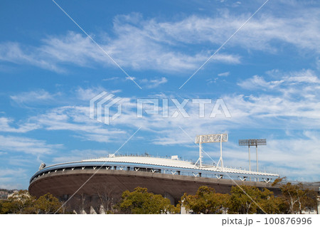 神戸総合運動公園の陸上競技場 100876996