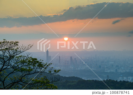 Emotional Taipei Sunset Emotional Taipei Sunset 100878741
