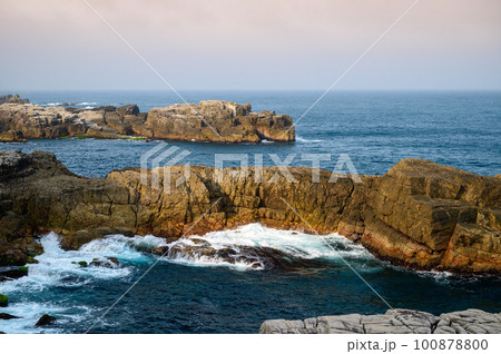 Discover Longdong's Breathtaking Coastal Landscapes - Dramatic Rock Formations. 100878800