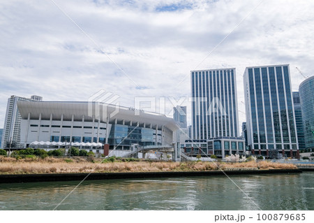 神奈川県横浜市みなとみらいの音楽アリーナ 神奈川県横浜市みなとみらいの音楽アリーナ 100879685