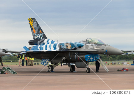 ギリシャ空軍F-16デモチーム「ゼウス」 100880872