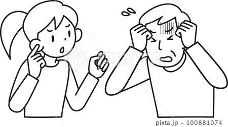 責められて困っているシニア男性の上半身 100881074