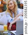 Woman relaxing at the hotel lobby and blogging via laptop 100882395