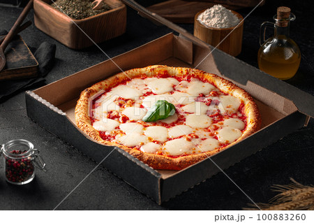 Take away backed margherita pizza with cheese 100883260
