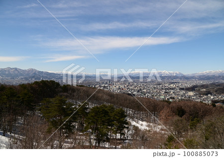 岩山展望台から見える盛岡と奥羽山脈 岩山展望台から見える盛岡と奥羽山脈 100885073