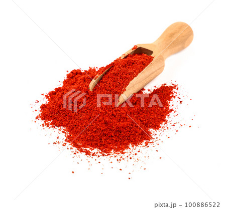 Wooden scoop full of red hot chili pepper 100886522