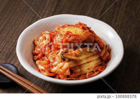 韓国の辛くて美味しい白菜キムチ 韓国の辛くて美味しい白菜キムチ 100888378