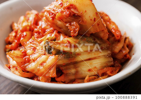 韓国の辛くて美味しい白菜キムチ 韓国の辛くて美味しい白菜キムチ 100888391