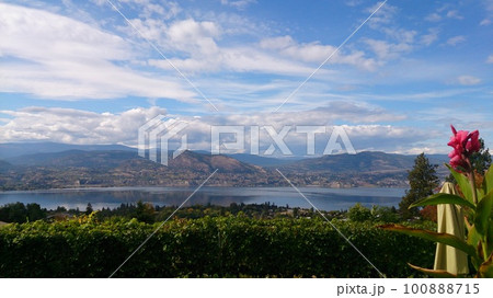 湖のある風景 湖のある風景 100888715