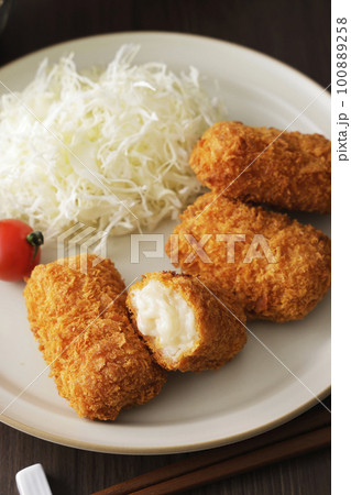 美味しそうなクリームコロッケ 100889258