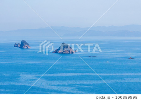 引田沖の小島 (香川県東かがわ市引田町) 引田沖の小島 (香川県東かがわ市引田町) 100889998