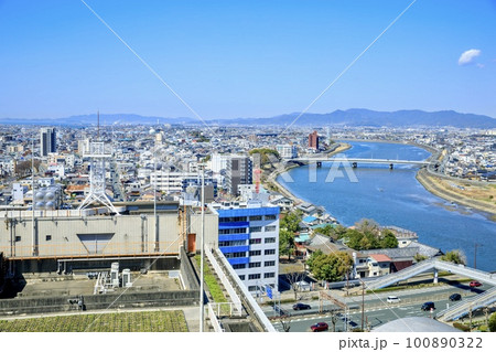 豊橋市役所から望む豊橋の街並み 100890322