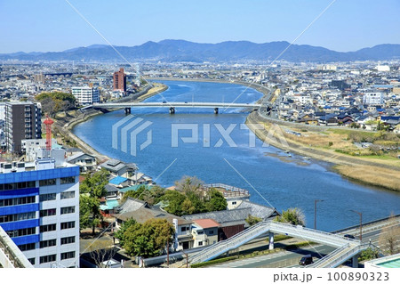 豊橋市役所から望む豊橋の街並み 100890323