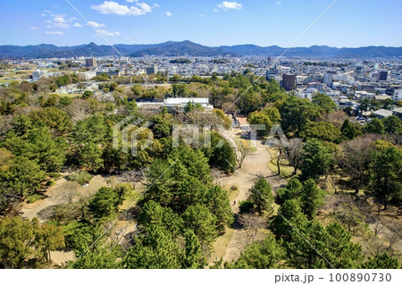豊橋市役所から望む豊橋の街並み（豊橋公園方面） 100890730