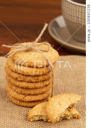 Oatmeal cookies with sesame seeds Oatmeal cookies with sesame seeds 100895256