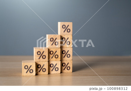 An increase in the interest rate. Loans and mortgages. Sale discounts and promotions. Cashback shopping bonus. Rising borrowing payments. Investment and economic growth 100898312