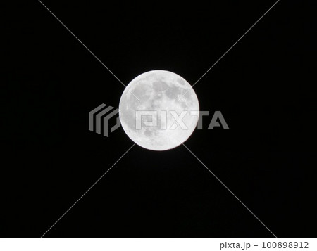 白い月：月の右下に余白【2023.03】 100898912