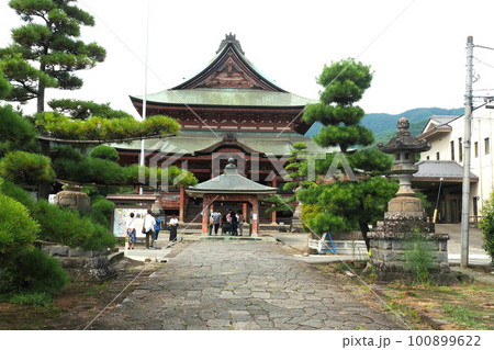 甲斐善光寺の金堂(本堂)【山梨県甲府市】 甲斐善光寺の金堂(本堂)【山梨県甲府市】 100899622