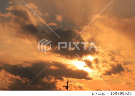 美しい夕焼け空 100899929